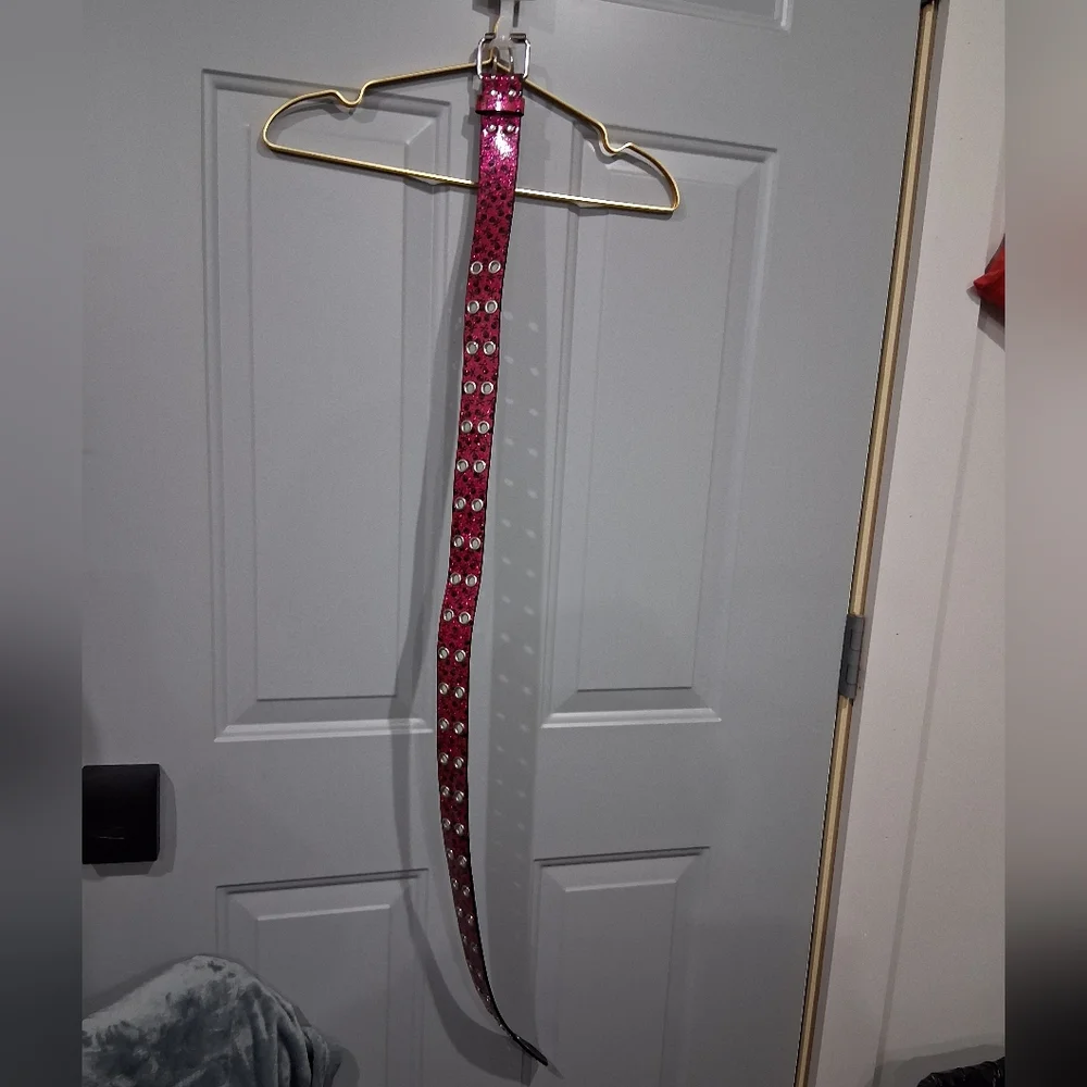Stylish Pink Belt with Silver Accents (XL Ladies)
